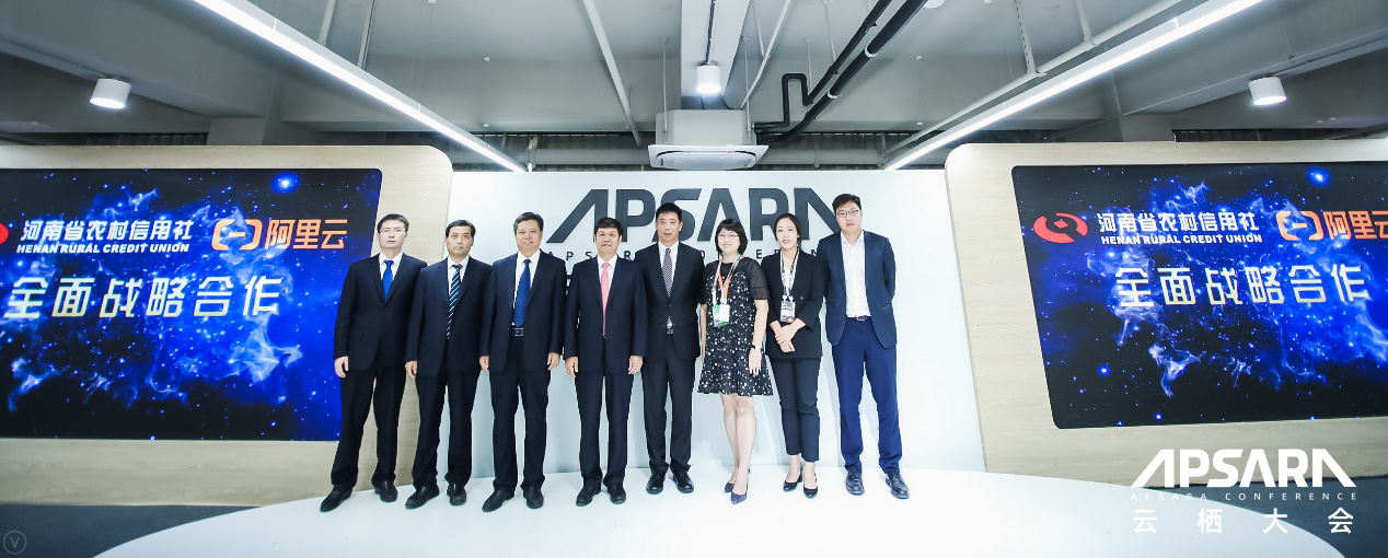随着科技的发展，移动支付已经成为了人们日常生活中不可或缺的一部分。在这种情况下，信用社作为金融服务机构，也需要与时俱进，提供更加便捷的服务。而POS机作为商户收款的重要工具，其功能也在不断地拓展和完善。那么，信用社的POS机如何进行转账呢？本文将从以下几个方面进行详细介绍