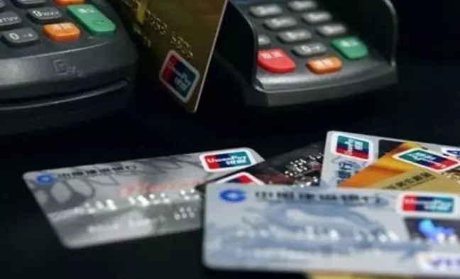 银行信用卡办理与POS机赠送策略解析