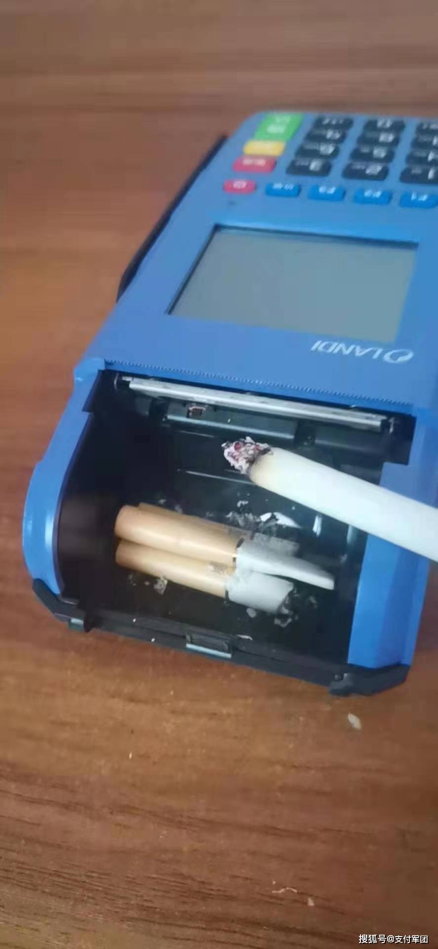 办理POS机大机器与小机器的比较